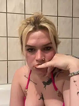 Snapshot of BlondeChaya chatting on 23, 4, 2026 BlondeChaya online show from 23, 4, 2026