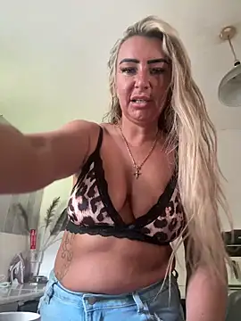 Naughtyhousewife x online show from 18, 5, 2026