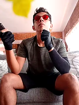 Snapshot of HexLatino13 chatting on 15, 4, 2026 HexLatino13 online show from 15, 4, 2026