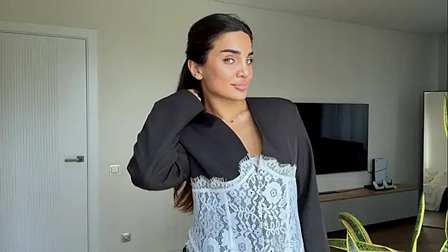 Snapshot of MelindaReny chatting on 11, 5, 2026 MelindaReny online show from 11, 5, 2026