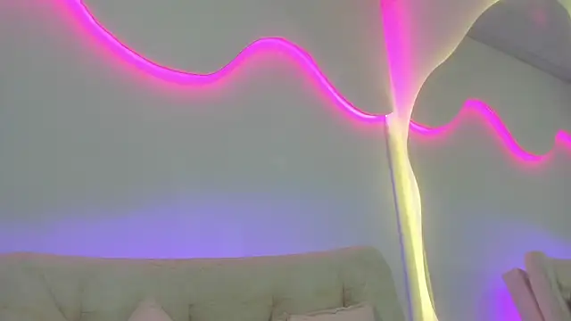 VenusBlazzer online show from 28, 4, 2026