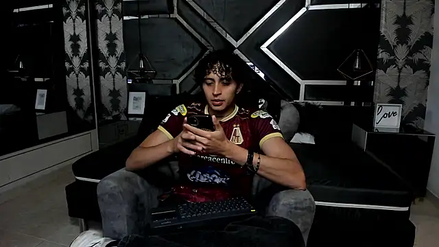 JayTaylorr online show from 24, 4, 2026