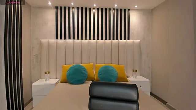 Snapshot of PaulineSanz chatting on 17, 6, 2026 PaulineSanz online show from 17, 6, 2026
