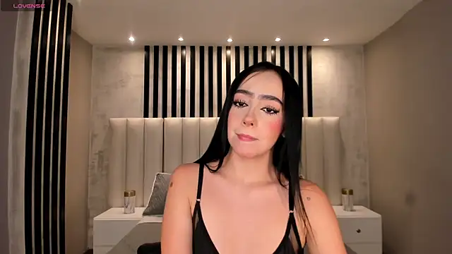 Snapshot of PaulineSanz chatting on 19, 6, 2026 PaulineSanz online show from 19, 6, 2026