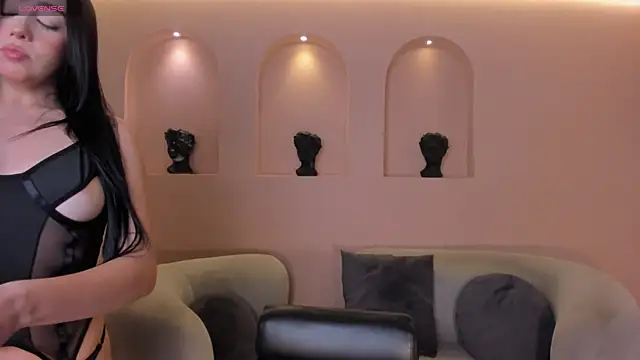 Snapshot of PaulineSanz chatting on 1, 7, 2026 PaulineSanz online show from 1, 7, 2026