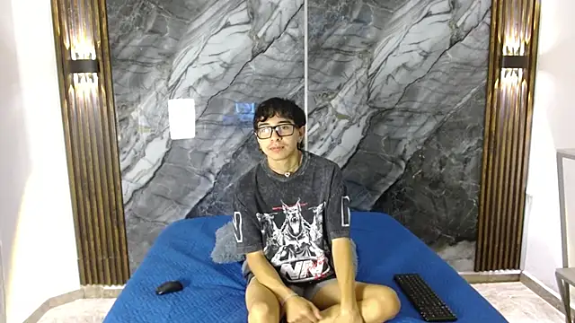 Snapshot of NoahWalker__ chatting on 21, 4, 2026 NoahWalker online show from 21, 4, 2026