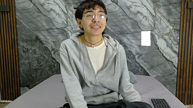 Snapshot of NoahWalker__ chatting on 11, 5, 2026 NoahWalker online show from 11, 5, 2026