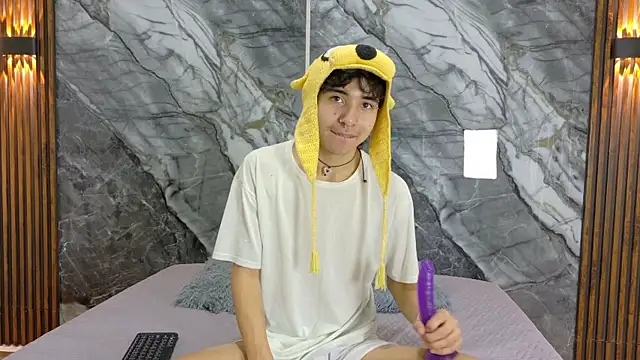 Snapshot of NoahWalker__ chatting on 16, 5, 2026 NoahWalker online show from 16, 5, 2026