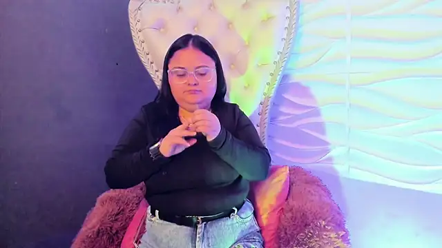 Luna  Cortez online show from 18, 5, 2026