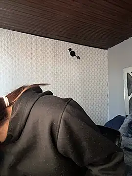 AuroraMoore Pink online show from 1, 5, 2026