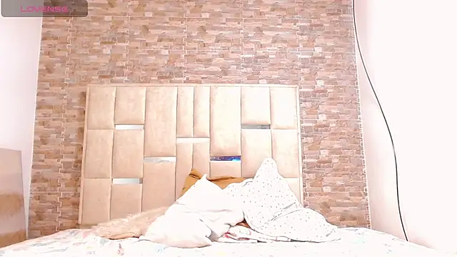 Snapshot of paola_blond01 chatting on 19, 4, 2026 paola blond01 online show from 19, 4, 2026
