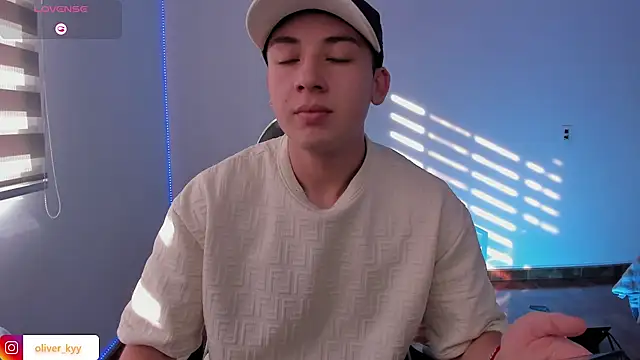 Snapshot of OLIVER_K chatting on 19, 5, 2026 OLIVER K online show from 19, 5, 2026