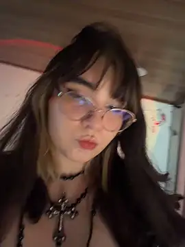 QueenOfBeherits online show from 3, 5, 2026