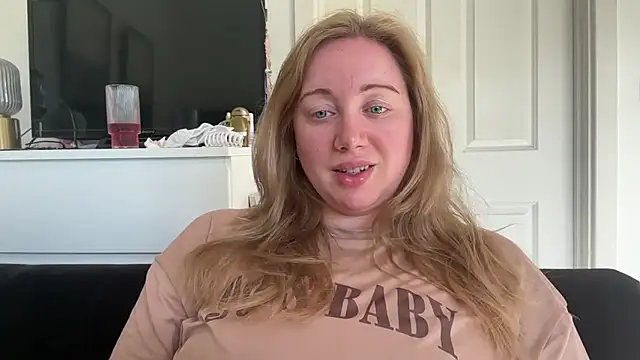 Snapshot of arielsweetieee chatting on 9, 6, 2026 arielsweetieee online show from 9, 6, 2026