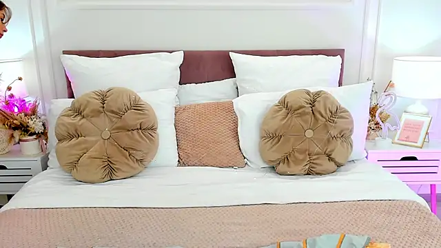EricaLow online show from 19, 5, 2026