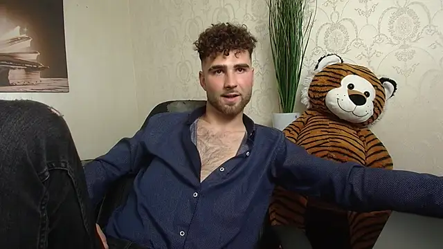 Snapshot of KyloEast chatting on 25, 4, 2026 KyloEast online show from 25, 4, 2026