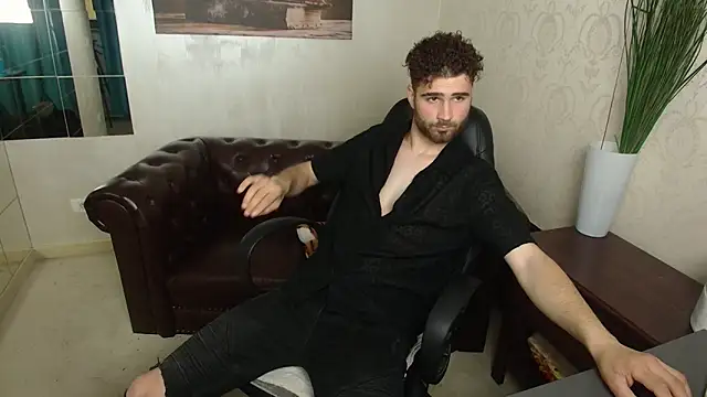 Snapshot of KyloEast chatting on 9, 5, 2026 KyloEast online show from 9, 5, 2026