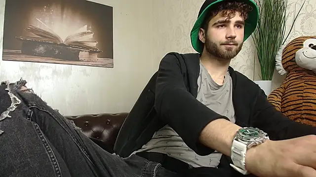 Snapshot of KyloEast chatting on 14, 5, 2026 KyloEast online show from 14, 5, 2026