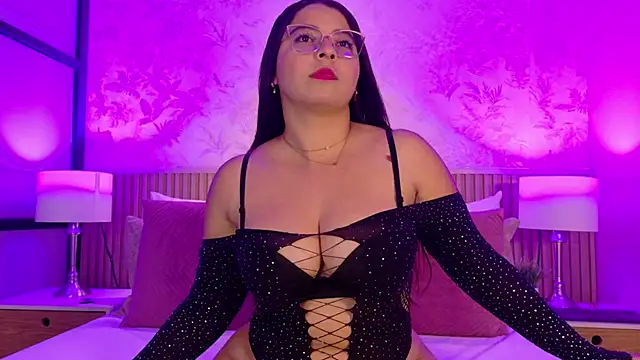 Darcy glow  online show from 10, 5, 2026