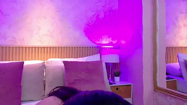 Darcy glow  online show from 18, 6, 2026