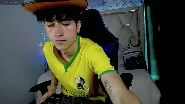 Johnny cage  online show from 23, 4, 2026