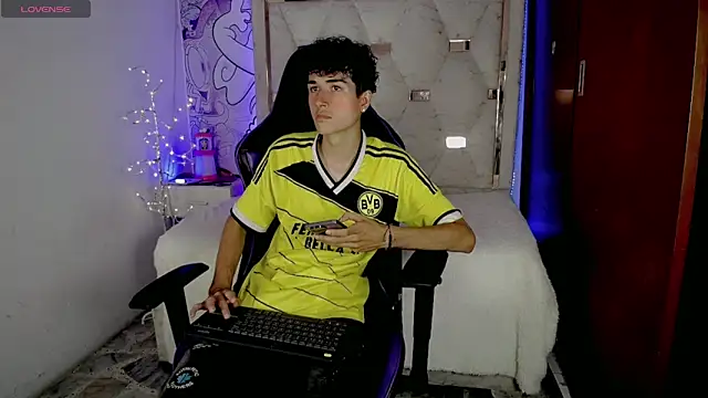 Johnny cage  online show from 24, 4, 2026