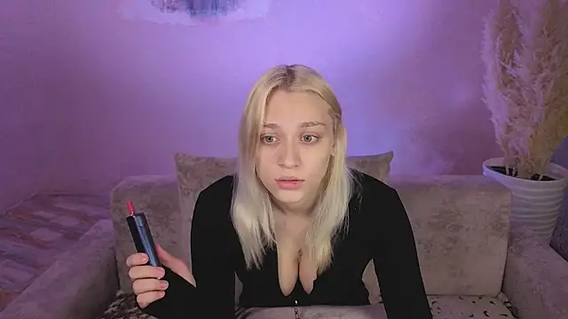 Snapshot of KaraLiin chatting on 29, 5, 2026 KaraLiin online show from 29, 5, 2026