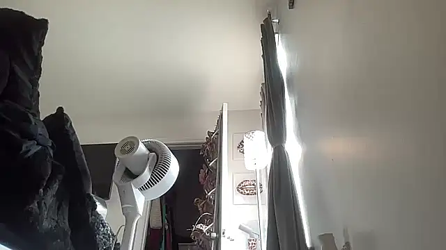 Snapshot of yummymommie7 chatting on 18, 6, 2026 yummymommie7 online show from 18, 6, 2026