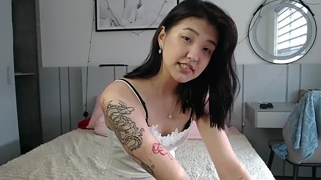 Snapshot of Maiaxoxo chatting on 24, 4, 2026 Maiaxoxo online show from 24, 4, 2026