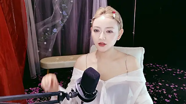 Snapshot of Unique_Mia chatting on 12, 5, 2026 Unique Mia online show from 12, 5, 2026