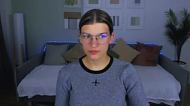 AnnaThorne online show from 8, 6, 2026
