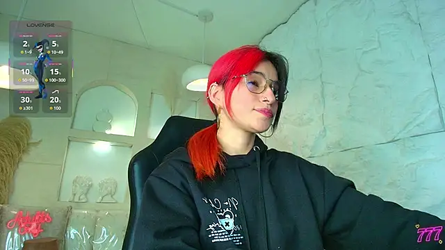 Moon Red r online show from 21, 4, 2026