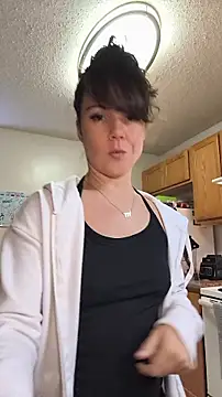 Snapshot of BaileyMFox chatting on 8, 6, 2026 BaileyMFox online show from 8, 6, 2026