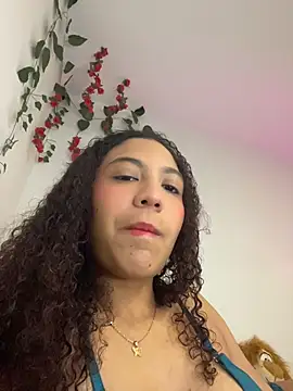 Snapshot of Daphnne_Curly chatting on 10, 6, 2026 Daphnne Curly online show from 10, 6, 2026