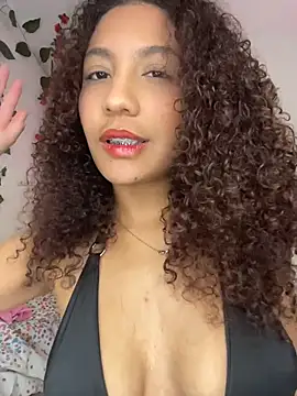 Snapshot of Daphnne_Curly chatting on 19, 6, 2026 Daphnne Curly online show from 19, 6, 2026