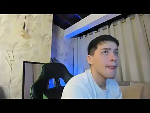 Snapshot of RONNY_COLTON chatting on 24, 4, 2026 RONNY COLTON online show from 24, 4, 2026
