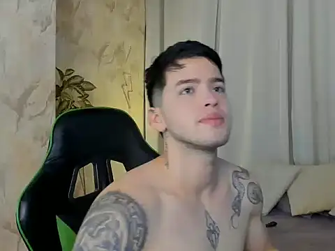Snapshot of RONNY_COLTON chatting on 3, 5, 2026 RONNY COLTON online show from 3, 5, 2026
