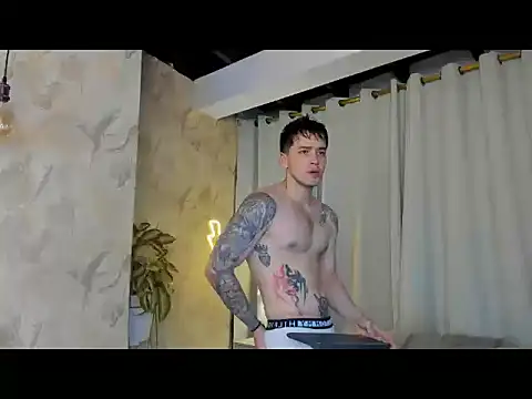 Snapshot of RONNY_COLTON chatting on 7, 5, 2026 RONNY COLTON online show from 7, 5, 2026
