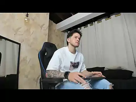 Snapshot of RONNY_COLTON chatting on 19, 5, 2026 RONNY COLTON online show from 19, 5, 2026