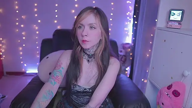 Snapshot of -VKatt chatting on 15, 5, 2026 -VKatt online show from 15, 5, 2026