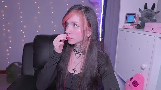 Snapshot of -VKatt chatting on 18, 6, 2026 -VKatt online show from 18, 6, 2026