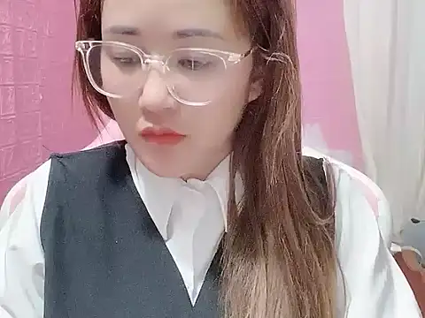 OanhOanh335 online show from 20, 4, 2026