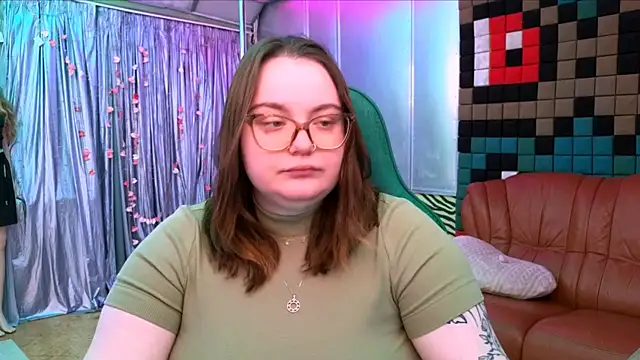 Snapshot of CatherineClaire chatting on 6, 5, 2026 CatherineClaire online show from 6, 5, 2026
