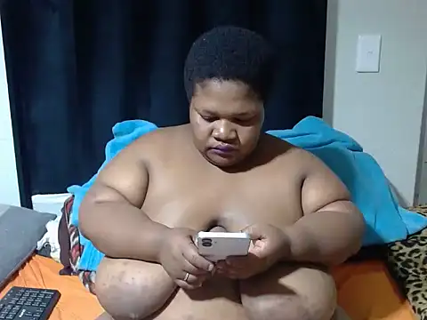 Snapshot of BBWMIDGET40 chatting on 17, 5, 2026 BBWMIDGET40 online show from 17, 5, 2026