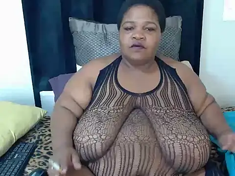 Snapshot of BBWMIDGET40 chatting on 20, 5, 2026 BBWMIDGET40 online show from 20, 5, 2026