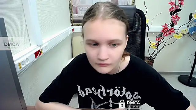  donnaSia  online show from 13, 7, 2026