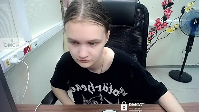  donnaSia  online show from 17, 7, 2026