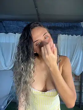 Snapshot of SinSirenXXX chatting on 4, 5, 2026 SinSirenXXX online show from 4, 5, 2026