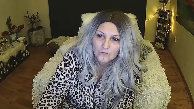 Snapshot of Divineblond chatting on 6, 2, 2025 Divineblond online show from 6, 2, 2025