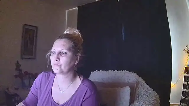 Snapshot of Divineblond chatting on 19, 2, 2025 Divineblond online show from 19, 2, 2025